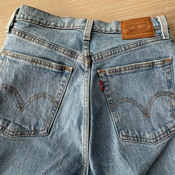 Levi's Women’s Ribcage Straight Ankle Jeans 27 perfectly worn in! - Picture 1 of 15